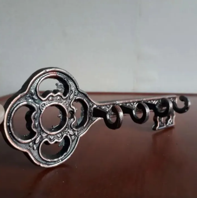 Wall Mounted Key Holder Tree Design with 7 Hooks High Manganese Steel Decorative Rack for Home and Entryway